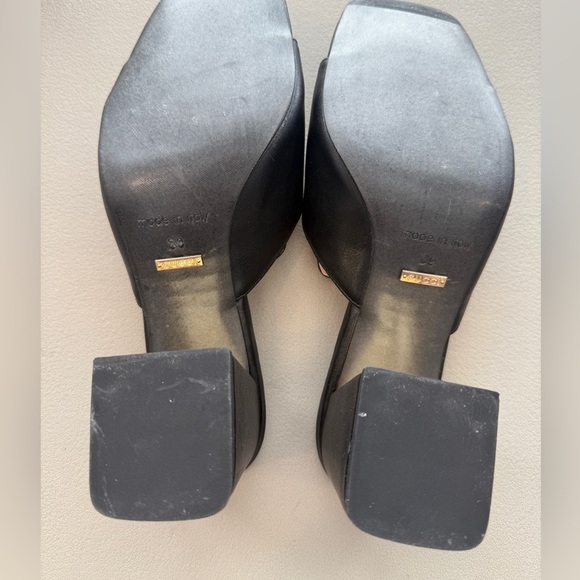 Gucci
Marmont leather sandals
39EU in new condition - Picture 4 of 5